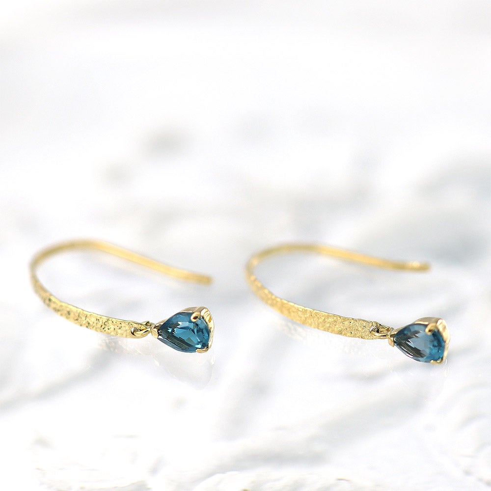 K18YG ロンドンブルートパーズ フックピアス 11月誕生石_02