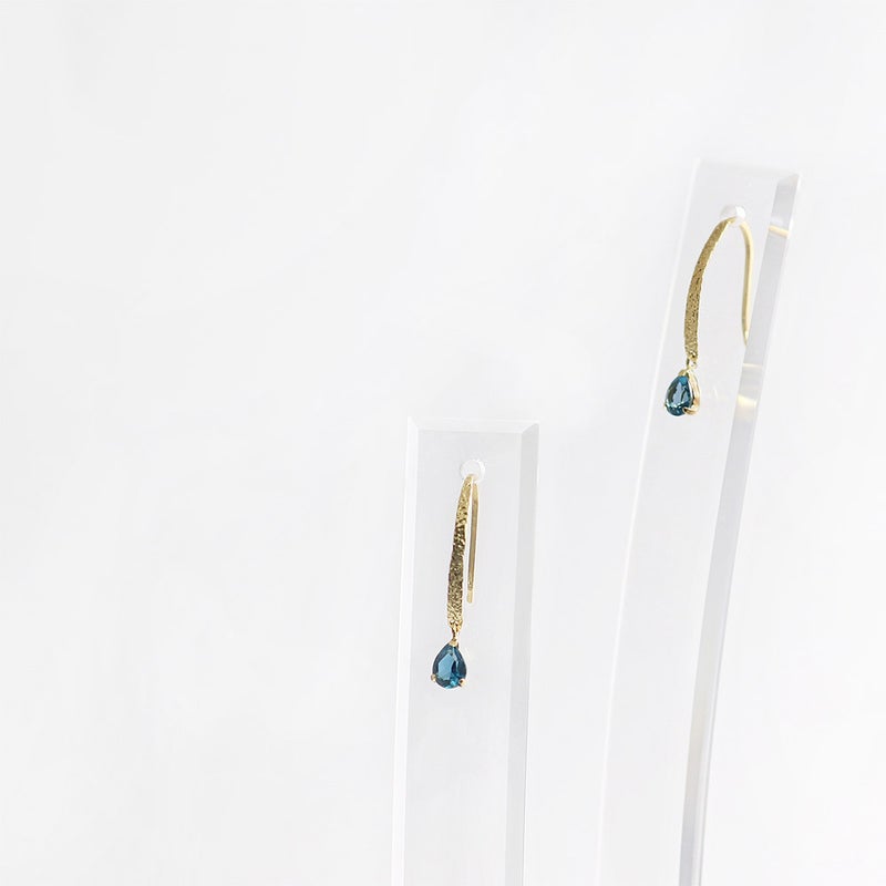 K18YG ロンドンブルートパーズ フックピアス 11月誕生石_04