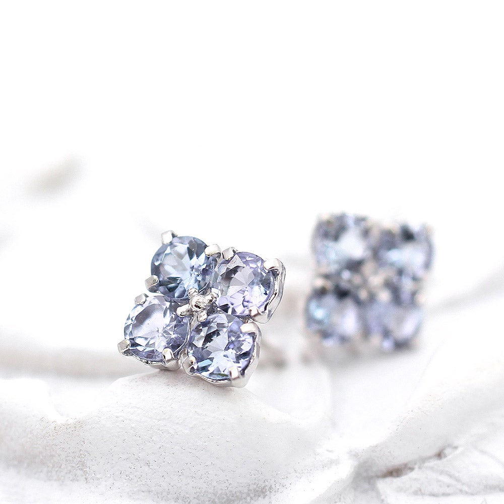 K18WG タンザナイト フラワーピアス_02