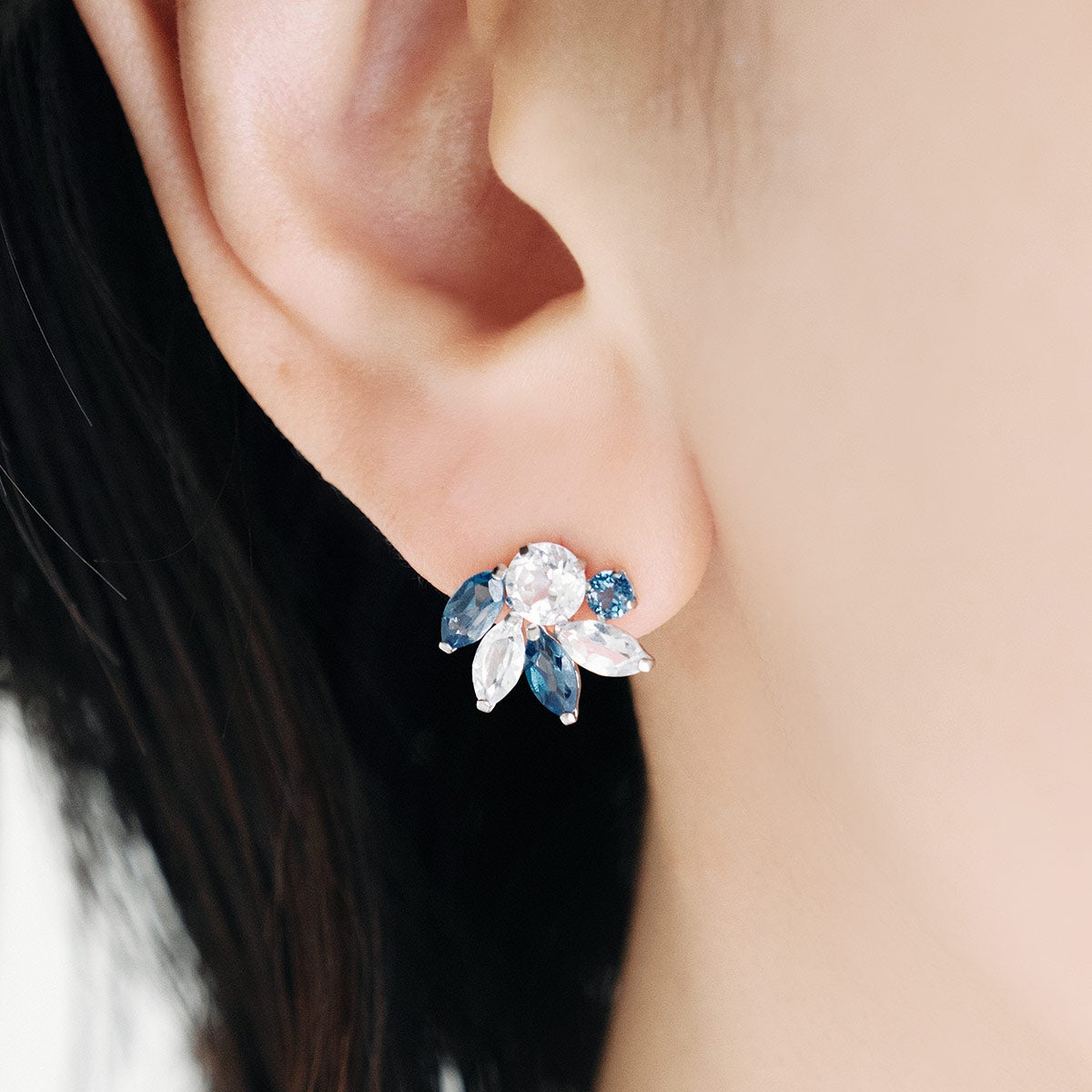 K18WG ロンドンブルートパーズ＆ホワイトトパーズ ピアス_05