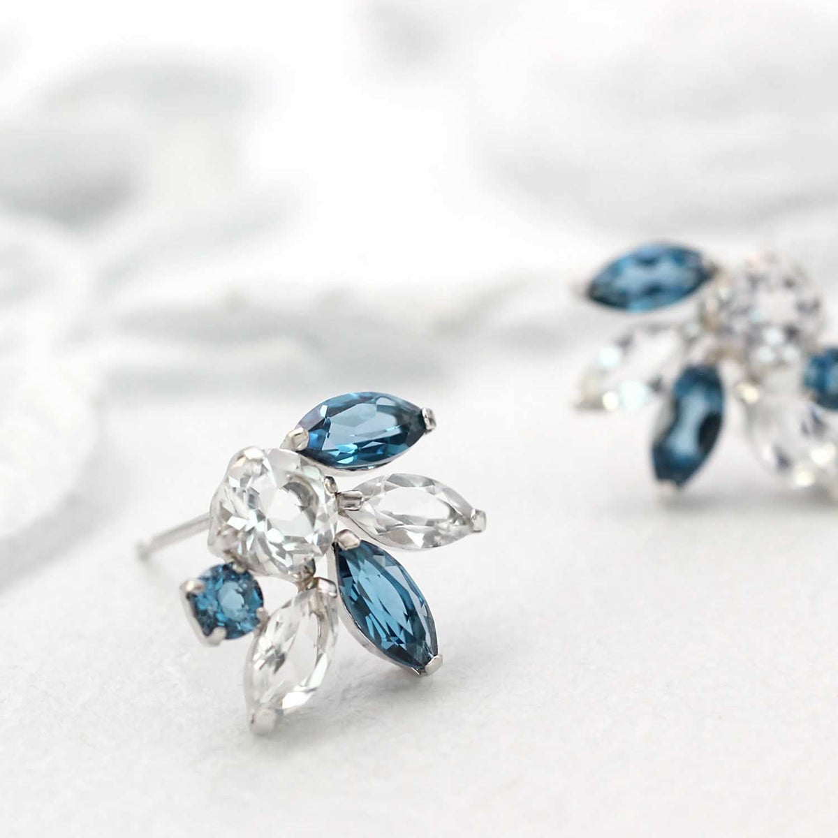 K18WG ロンドンブルートパーズ＆ホワイトトパーズ ピアス_09