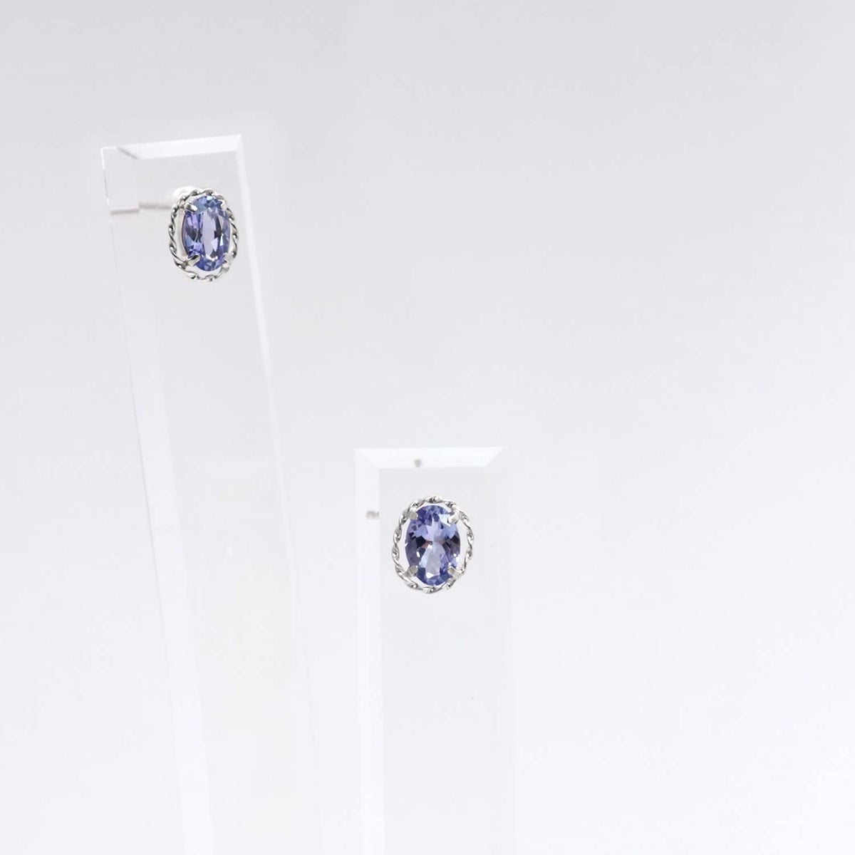 K18WG タンザナイトピアス_09