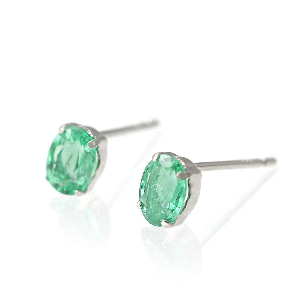 Pt900 エメラルド ピアス | Jewelry ROLA（ジュエリーローラ）