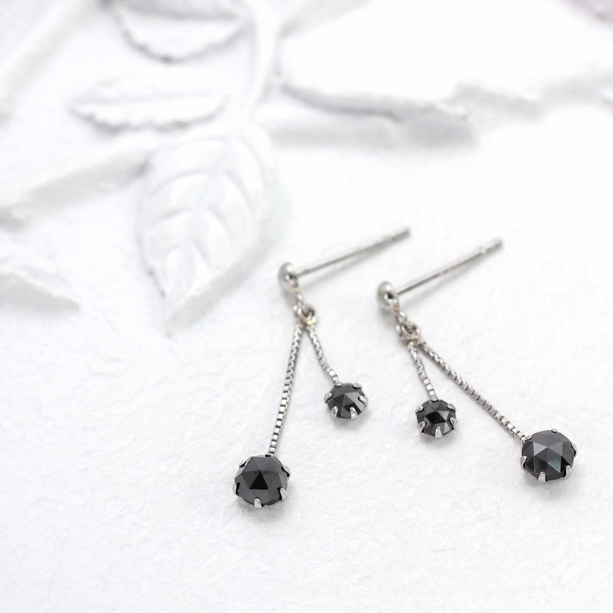 Pt900 ブラックダイヤモンド ピアス_02