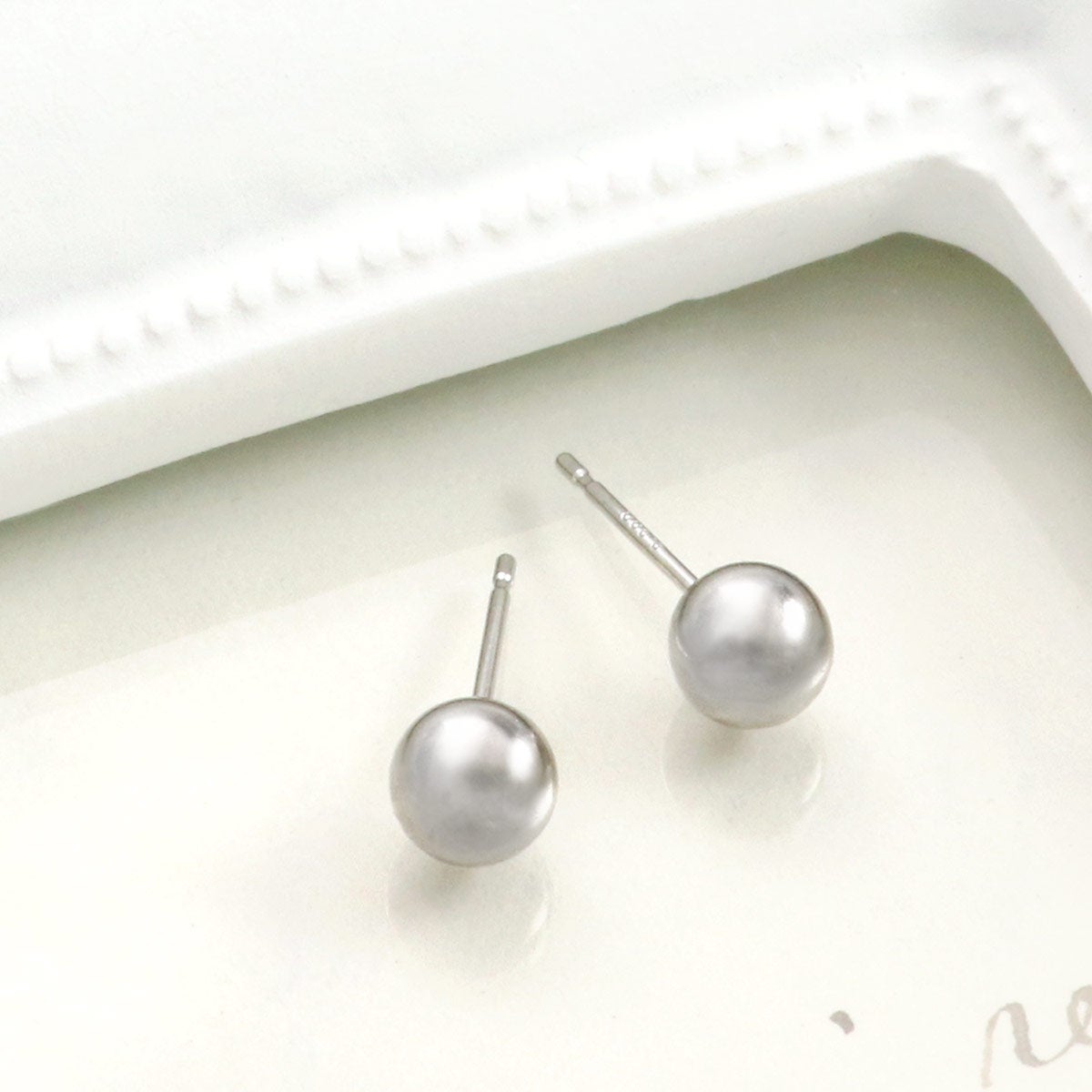 Pt900 丸玉ピアス_02