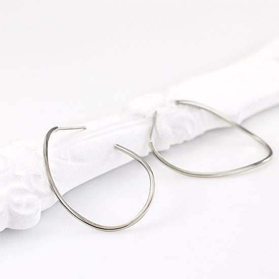 Pt900 ウェーブフープ ピアス_02