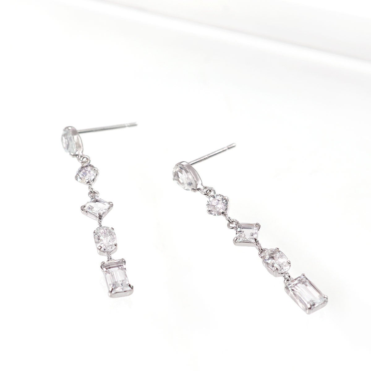 Pt900 ホワイトトパーズ ピアス 11月誕生石_02