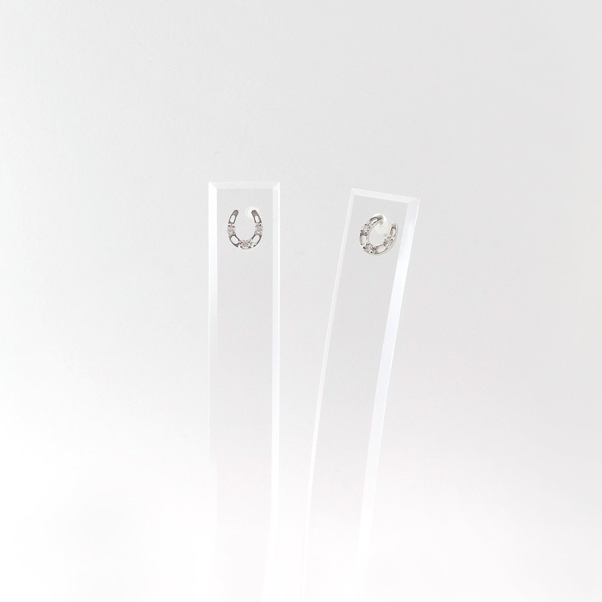 Pt900 ダイヤモンド 馬蹄（ホースシュー）ピアス_09