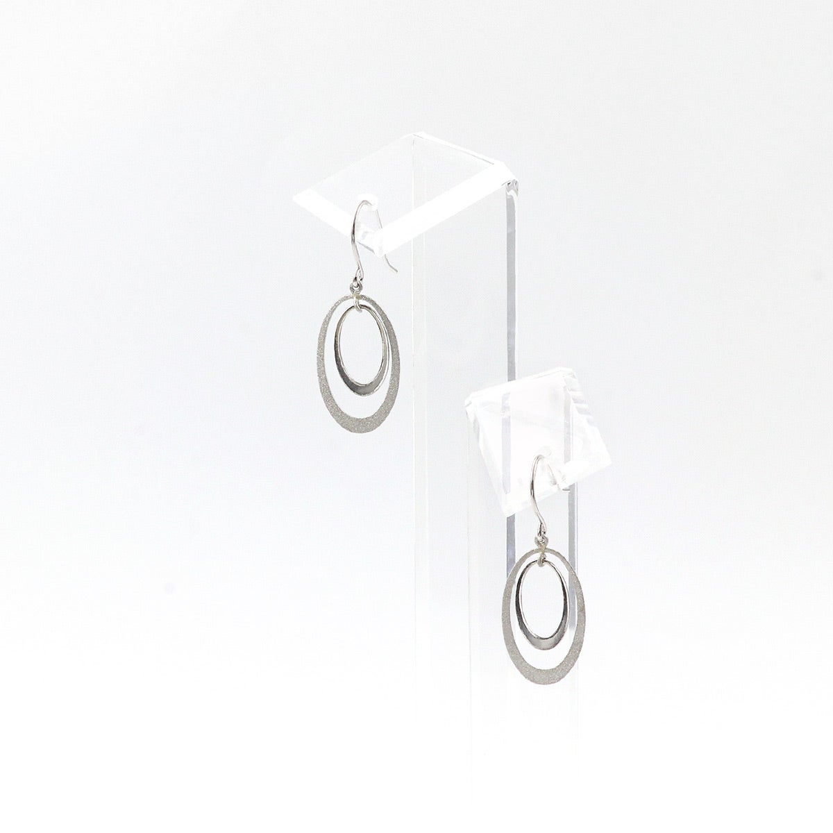 Pt950 オーバルモチーフ フックピアス_09