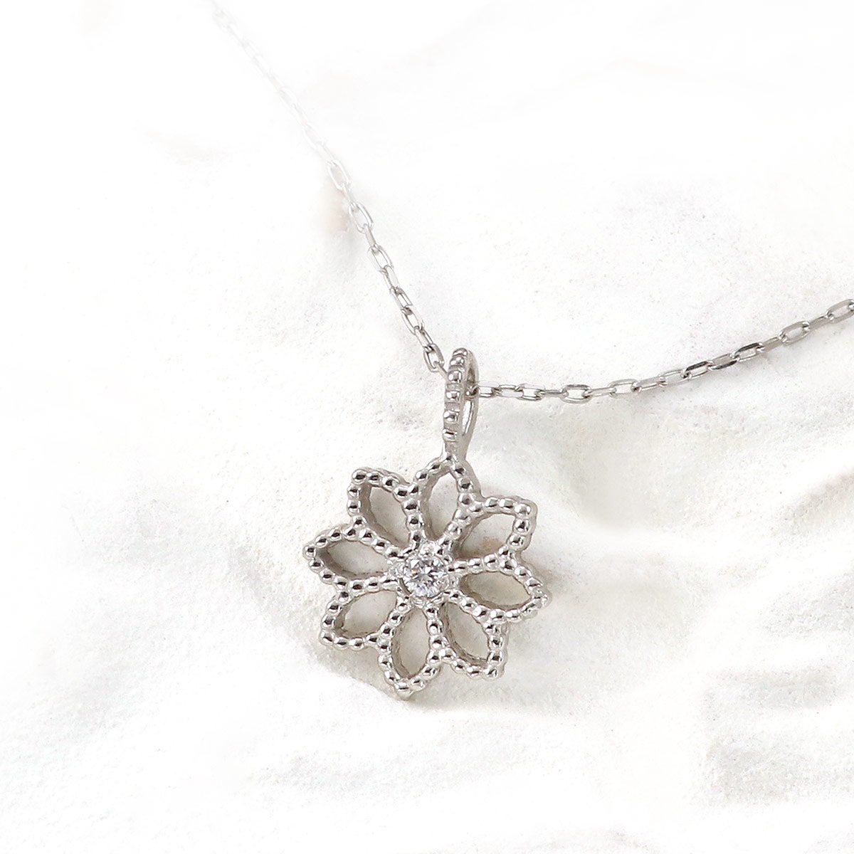 Pt900 ダイヤモンド フラワーモチーフネックレス_02