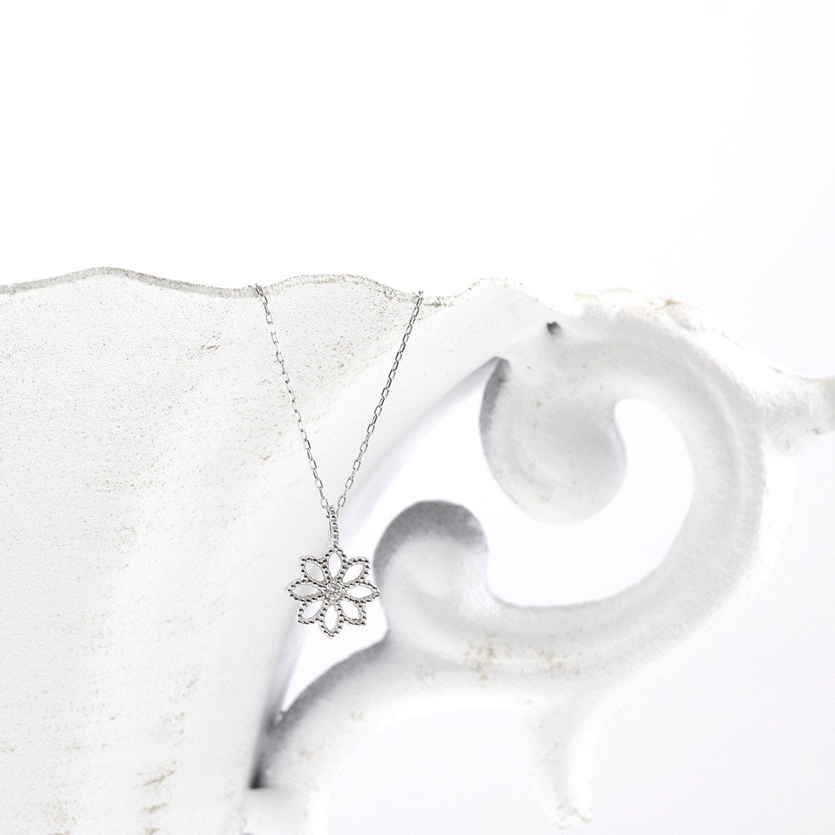 Pt900 ダイヤモンド フラワーモチーフネックレス_03