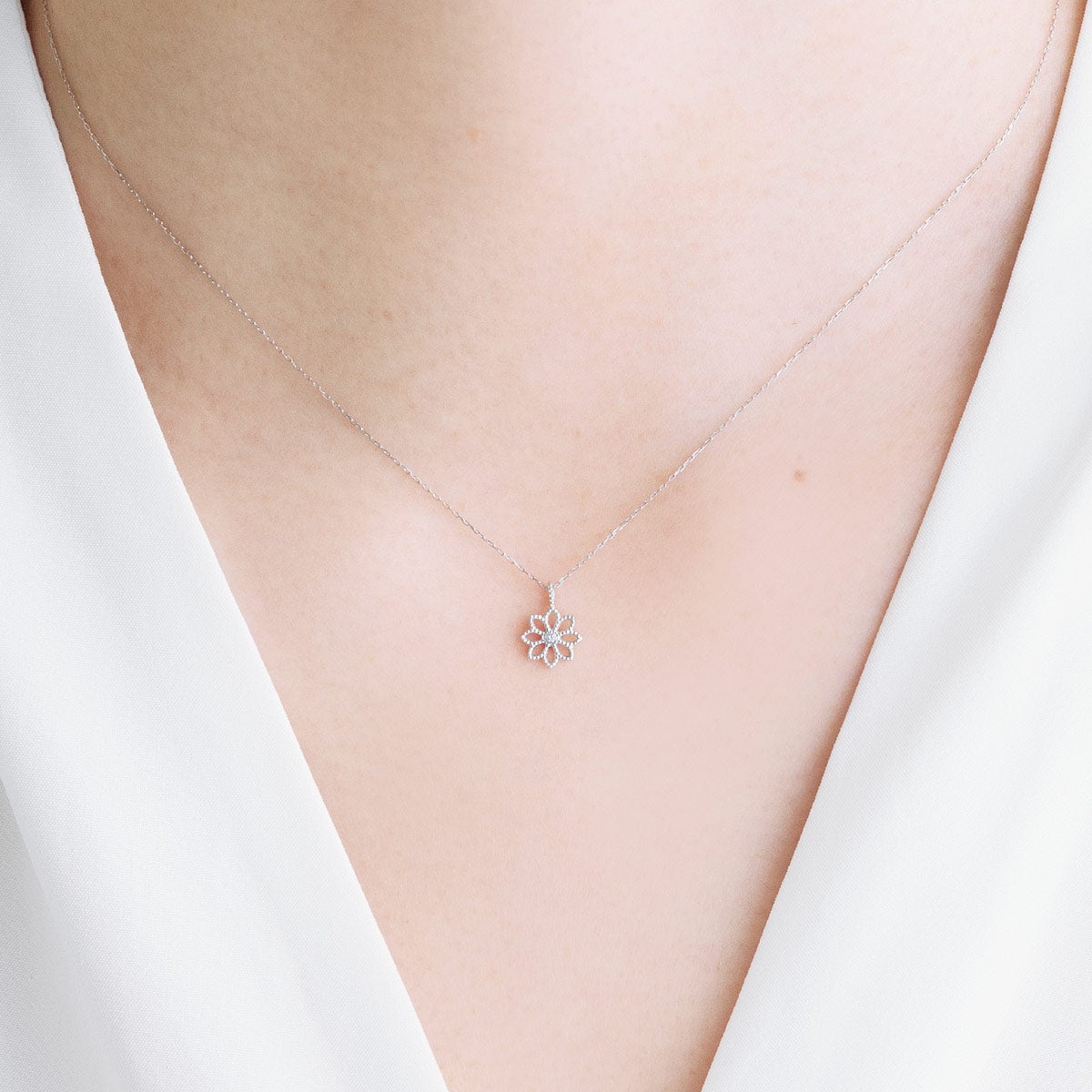 Pt900 ダイヤモンド フラワーモチーフネックレス_04