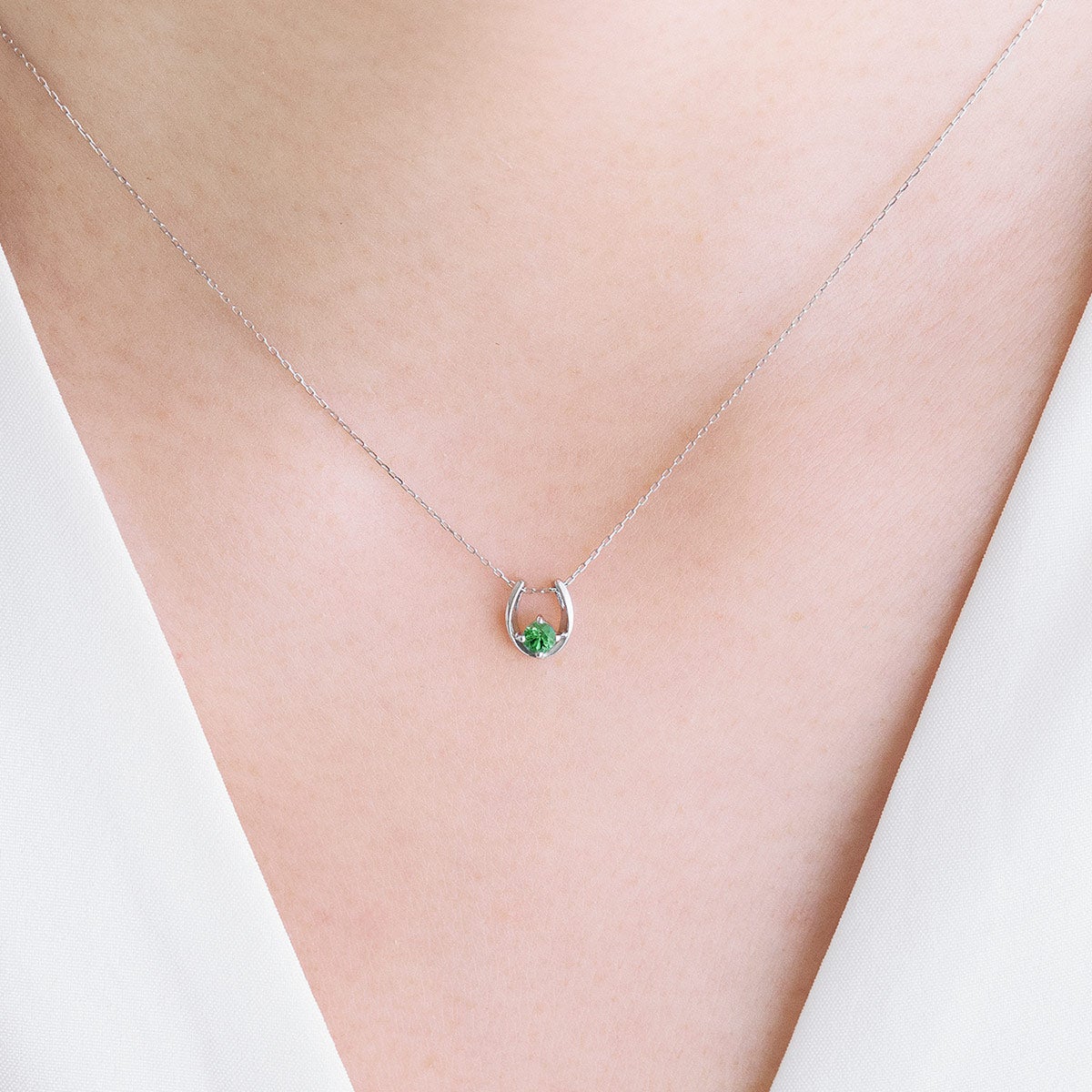 Pt900 グリーンガーネット 馬蹄モチーフネックレス_04