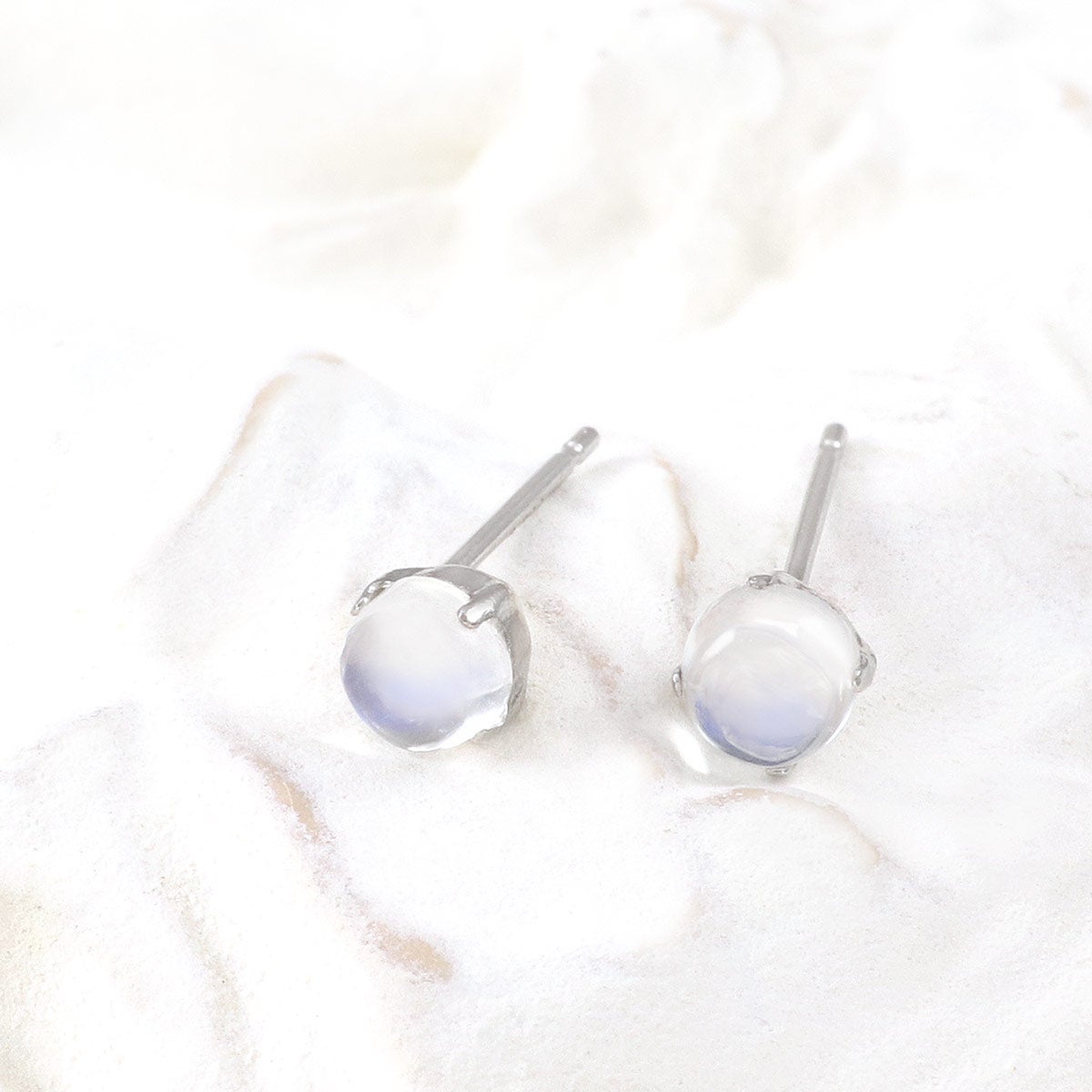 Pt900 ムーンストーン 4mm ピアス