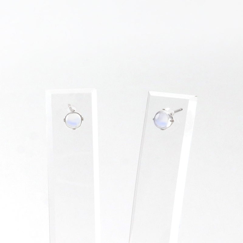 Pt900 ムーンストーン 4mm ピアス