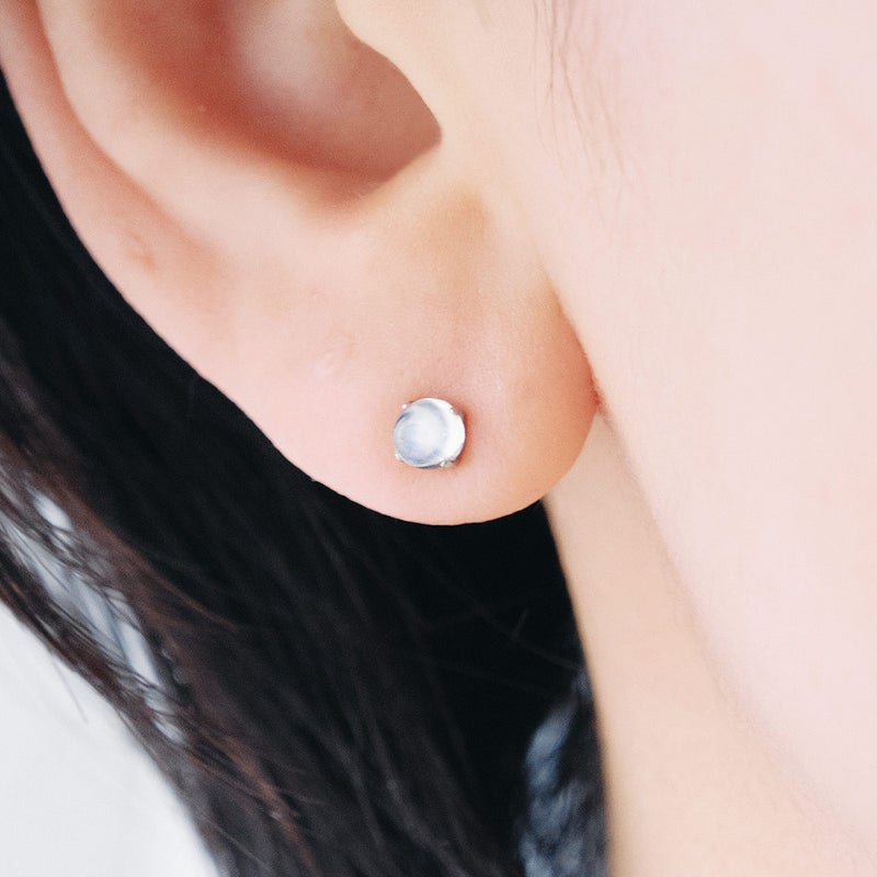 Pt900 ムーンストーン 4mm ピアス