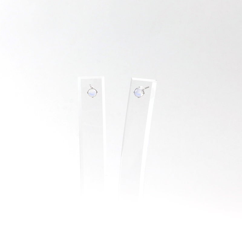 Pt900 ムーンストーン 4mm ピアス