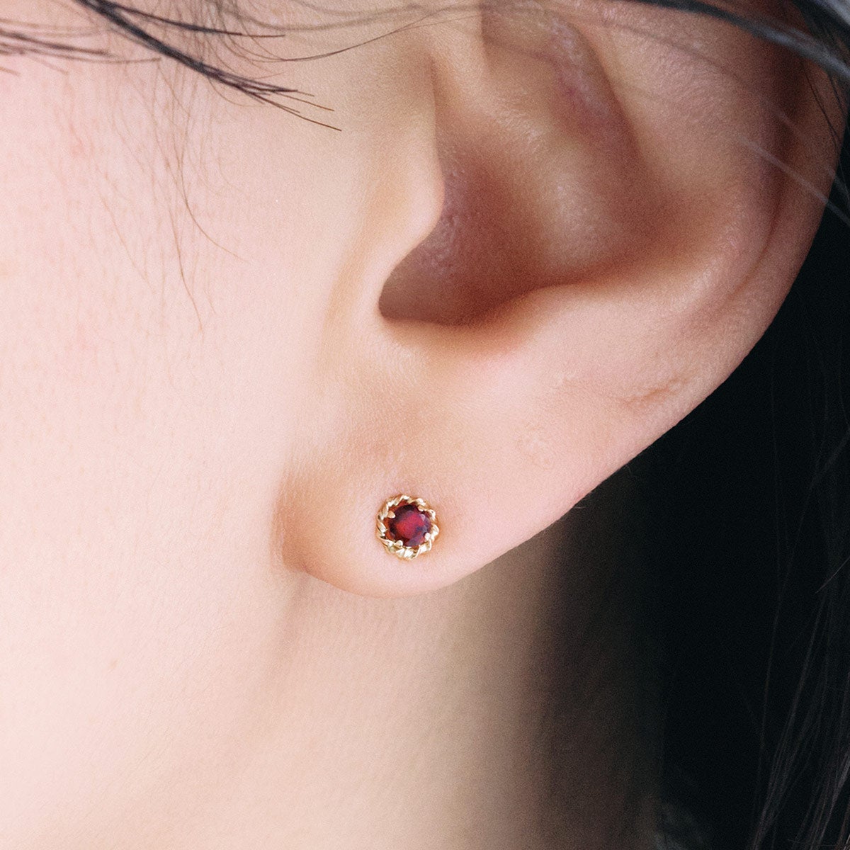 K10YG 3mm ガーネットピアス