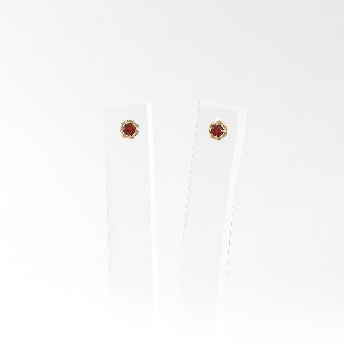 K10YG 3mm ガーネットピアス